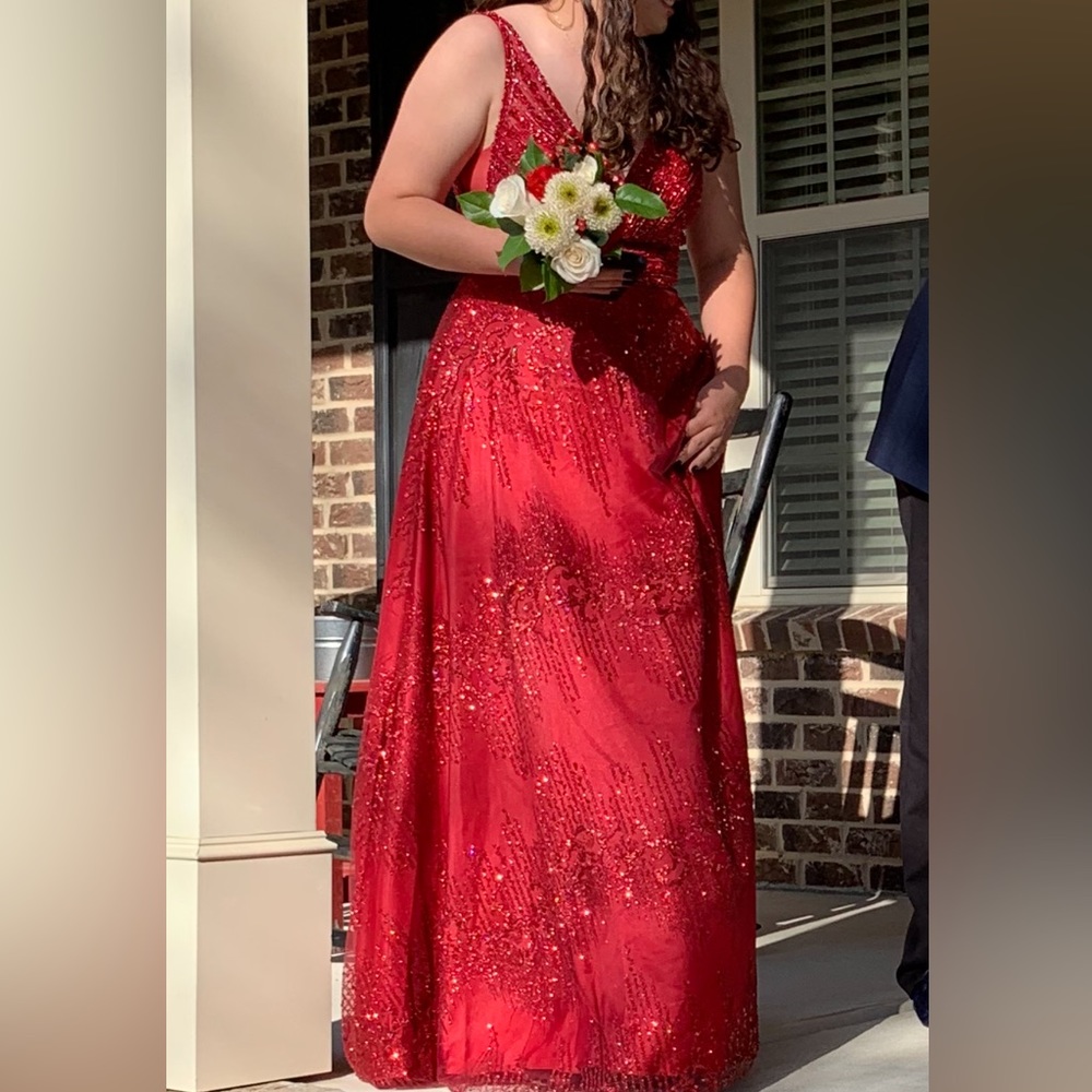 LONG RED PROM DRESS SIZE 6 - Picture 6 of 6